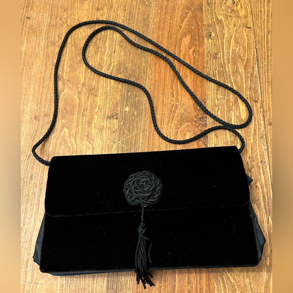 BLACK ELEGANT VELVET CLUTCH WITH WOVEN STRAP/TASSEL MADE IN HONG KONG 🖤